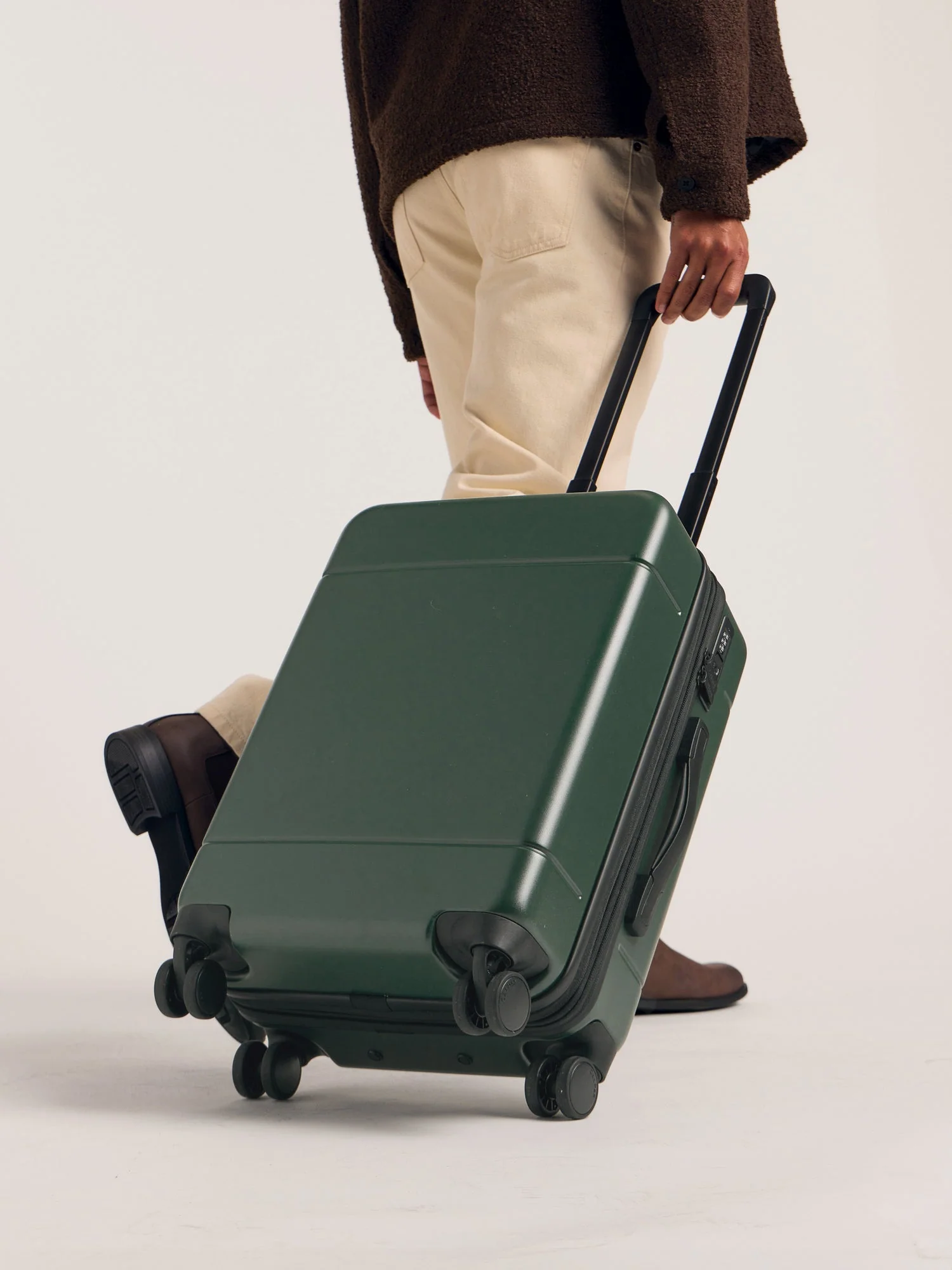 Hue Carry-On Luggage - Image 34