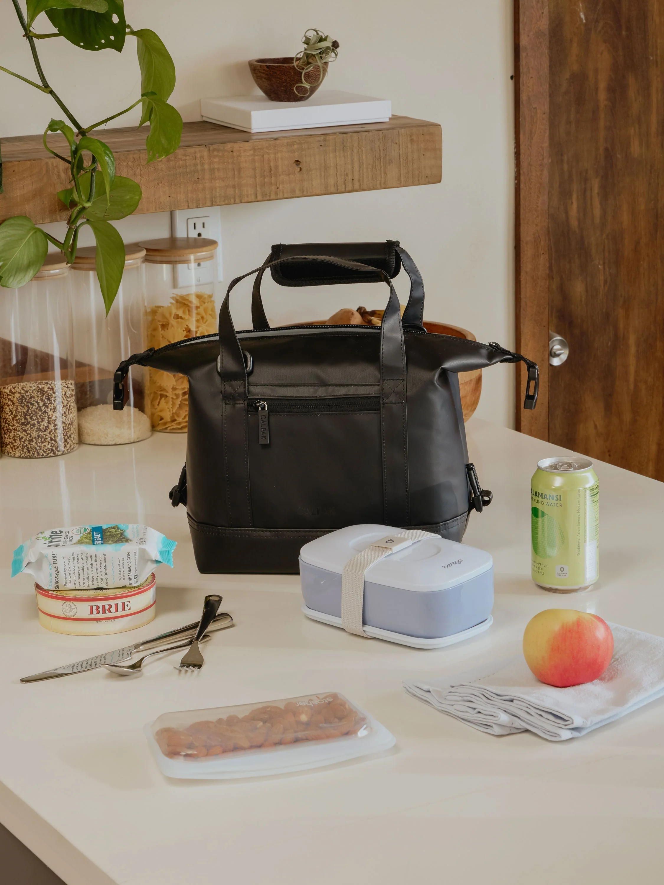 Insulated 8L Soft-Sided Cooler - Image 2
