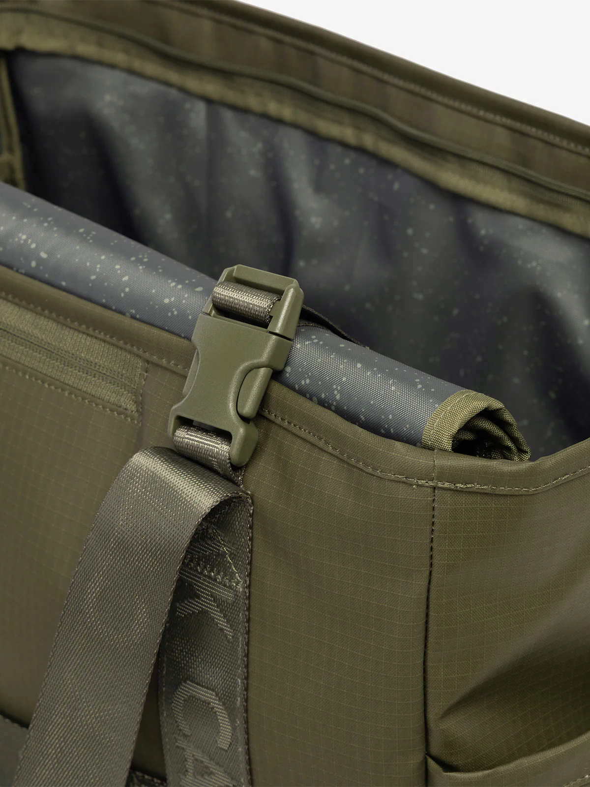Terra 35L Water Resistant Zip Tote Bag - Image 70