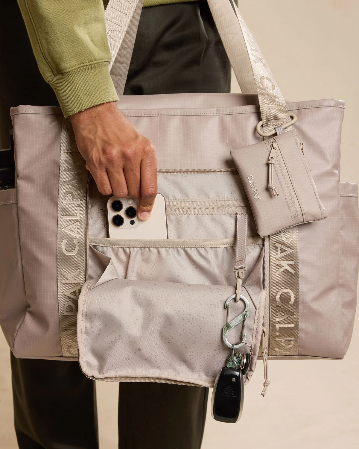 Terra 35L Water Resistant Zip Tote Bag - Image 77